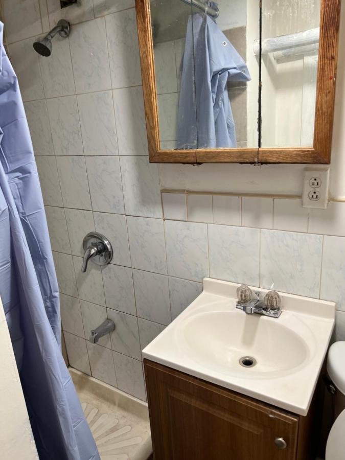 A Cozy Room In Queens ニューヨーク エクステリア 写真